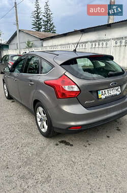 Хэтчбек Ford Focus 2012 в 