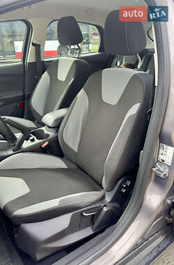 Хэтчбек Ford Focus 2012 в 