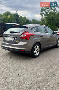 Хэтчбек Ford Focus 2012 в 