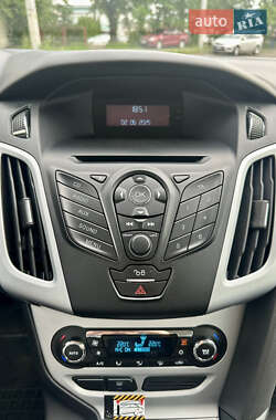 Хэтчбек Ford Focus 2012 в 
