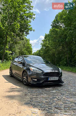 Хэтчбек Ford Focus 2015 в 