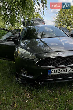 Хэтчбек Ford Focus 2015 в 