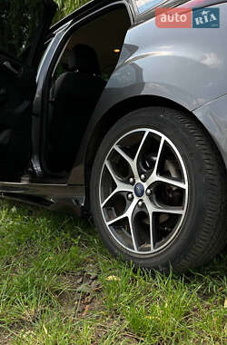 Хэтчбек Ford Focus 2015 в 