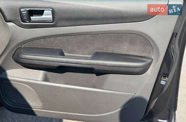 Хэтчбек Ford Focus 2006 в 