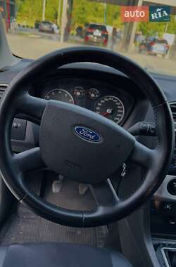 Хэтчбек Ford Focus 2007 в 