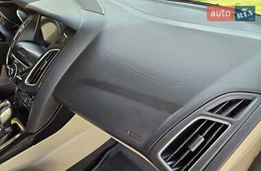 Хетчбек Ford Focus 2015 в 