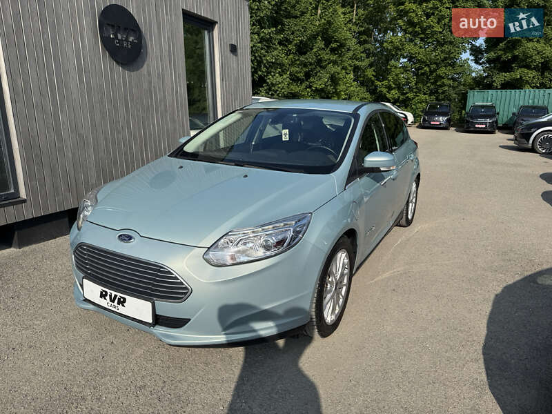 Хэтчбек Ford Focus 2013 в 