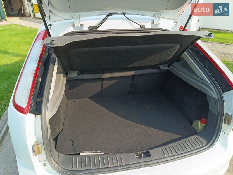 Хэтчбек Ford Focus 2009 в Деражне