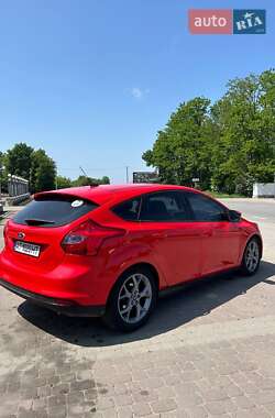 Хэтчбек Ford Focus 2012 в 