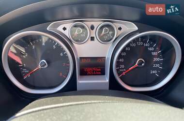 Хэтчбек Ford Focus 2010 в 
