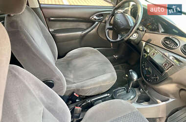 Хэтчбек Ford Focus 2002 в 