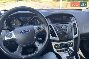 Хэтчбек Ford Focus 2011 в 
