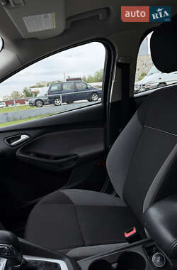 Хэтчбек Ford Focus 2013 в 