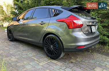 Хэтчбек Ford Focus 2012 в 