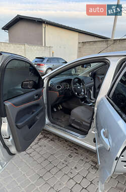 Хэтчбек Ford Focus 2007 в 