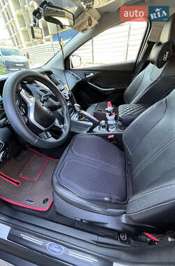 Хэтчбек Ford Focus 2013 в 