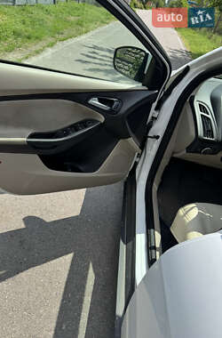 Седан Ford Focus 2015 в 