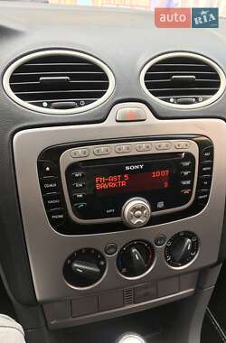 Купе Ford Focus 2010 в 