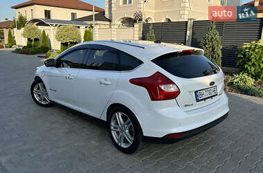 Хэтчбек Ford Focus 2012 в 