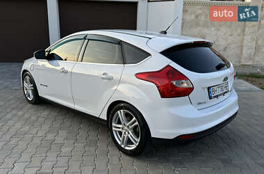 Хэтчбек Ford Focus 2012 в 