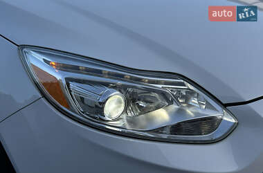 Хэтчбек Ford Focus 2012 в 