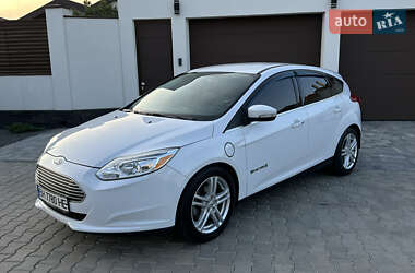 Хэтчбек Ford Focus 2012 в 