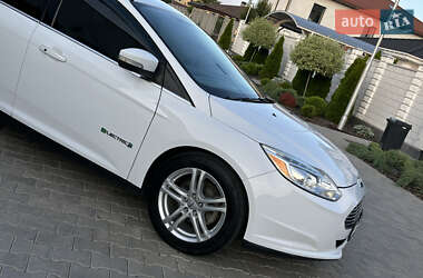 Хэтчбек Ford Focus 2012 в 