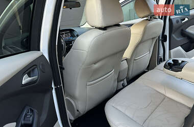 Хэтчбек Ford Focus 2012 в 