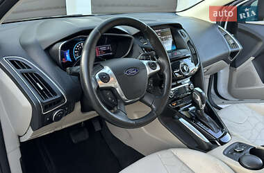 Хэтчбек Ford Focus 2012 в 