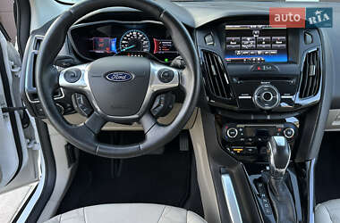 Хэтчбек Ford Focus 2012 в 