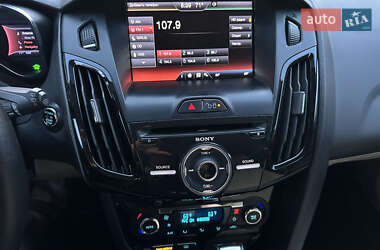 Хэтчбек Ford Focus 2012 в 