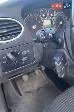 Хэтчбек Ford Focus 2006 в 