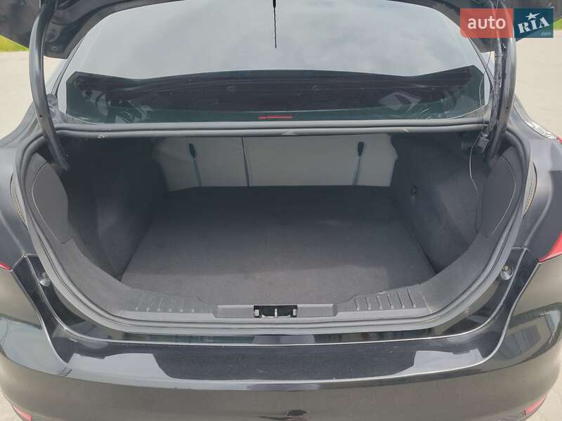 Седан Ford Focus 2012 в Дублянах
