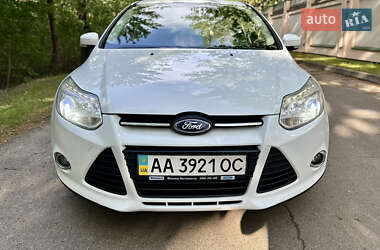 Хэтчбек Ford Focus 2013 в 