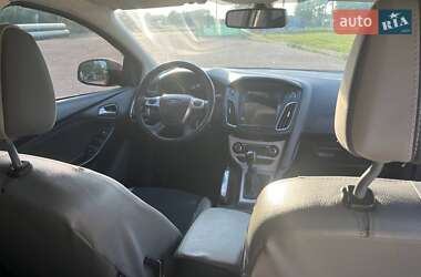 Хэтчбек Ford Focus 2011 в 