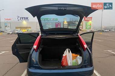 Хэтчбек Ford Focus 2002 в 