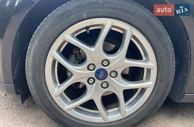 Седан Ford Focus 2015 в 
