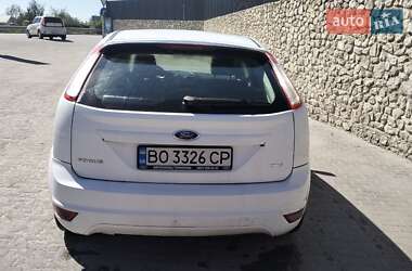 Хэтчбек Ford Focus 2011 в 