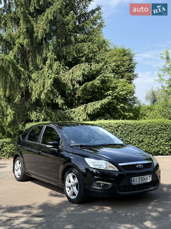 Хэтчбек Ford Focus 2011 в Обухове