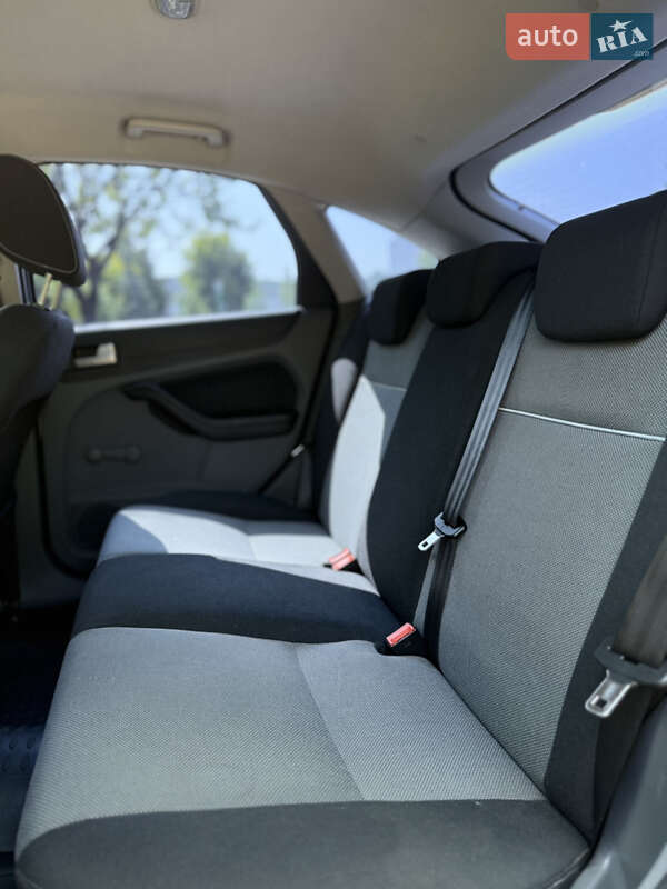Хэтчбек Ford Focus 2011 в Обухове
