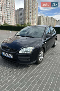 Хэтчбек Ford Focus 2005 в 