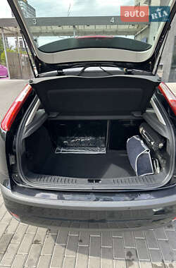 Хэтчбек Ford Focus 2005 в 