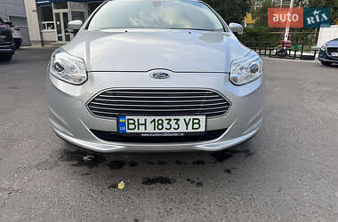Хэтчбек Ford Focus 2013 в 