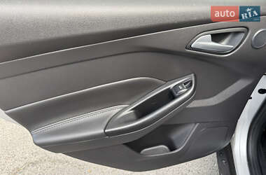 Хэтчбек Ford Focus 2013 в 