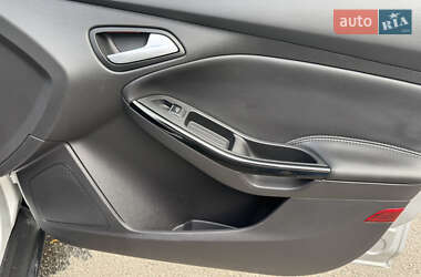 Хэтчбек Ford Focus 2013 в 