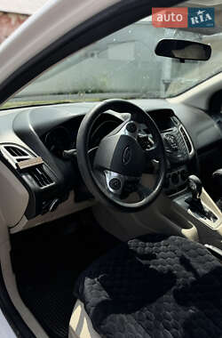 Седан Ford Focus 2012 в 