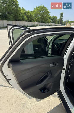 Седан Ford Focus 2014 в 