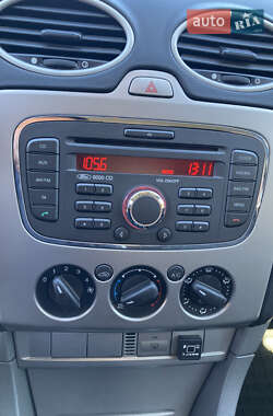 Седан Ford Focus 2011 в 