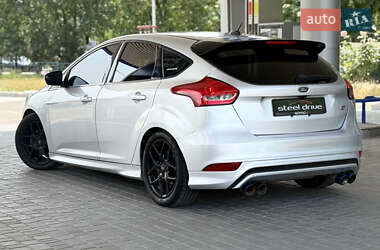 Хэтчбек Ford Focus 2015 в 