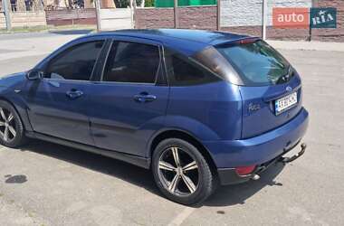 Хэтчбек Ford Focus 2000 в 